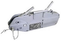 Overload protection is provided by a shear pin that is easily replaced. 4 extra shear pins are supplied in teh lever grip or carrying handle compartments.